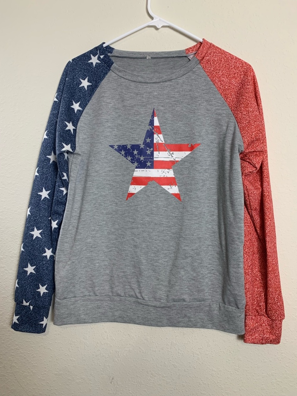 Women's Gray Raglan Sweatshirt American Flag Star and Red & Blue Sleeves Medium